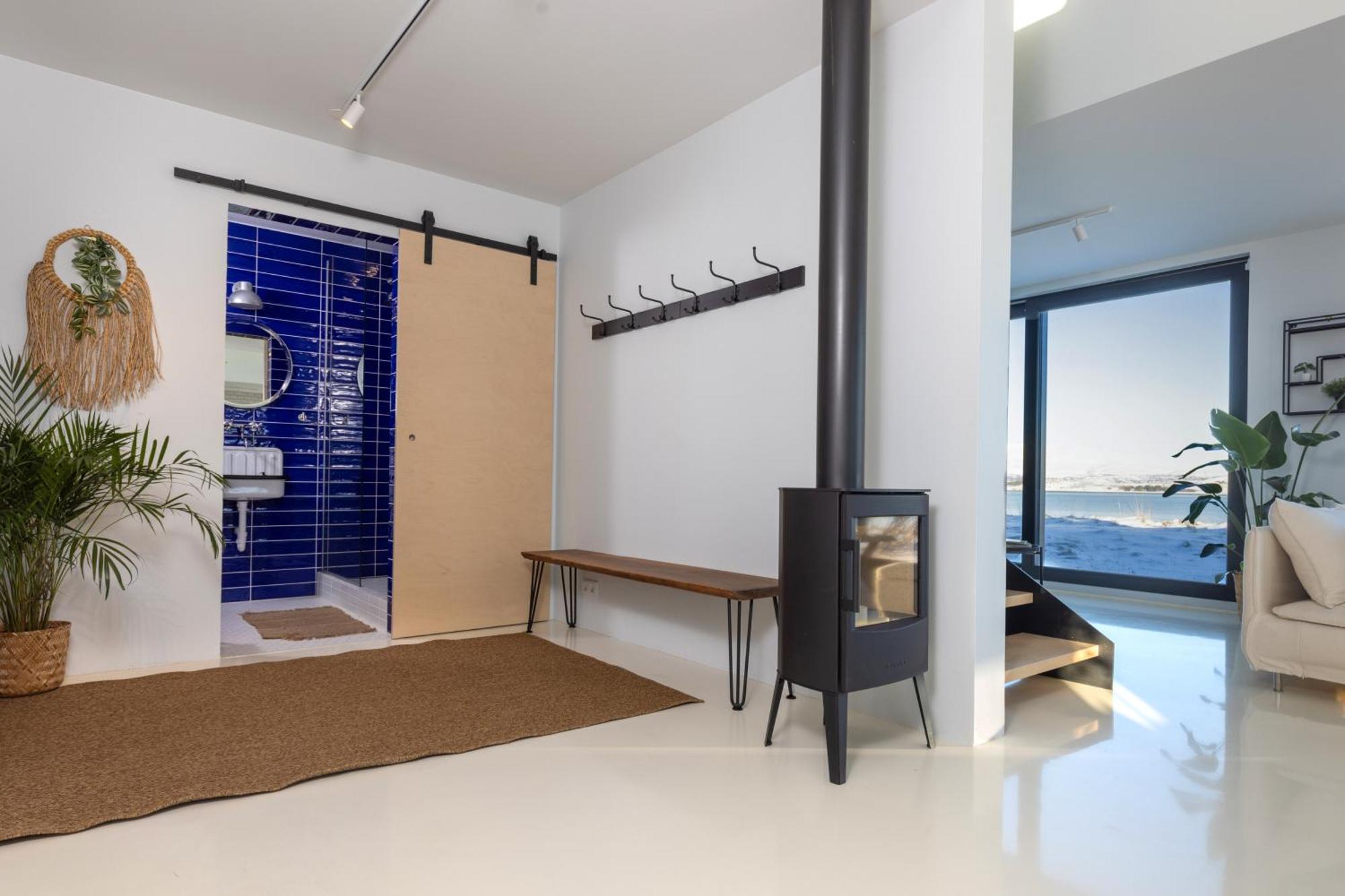 The Oceanfront Private Northern Lights Holiday home